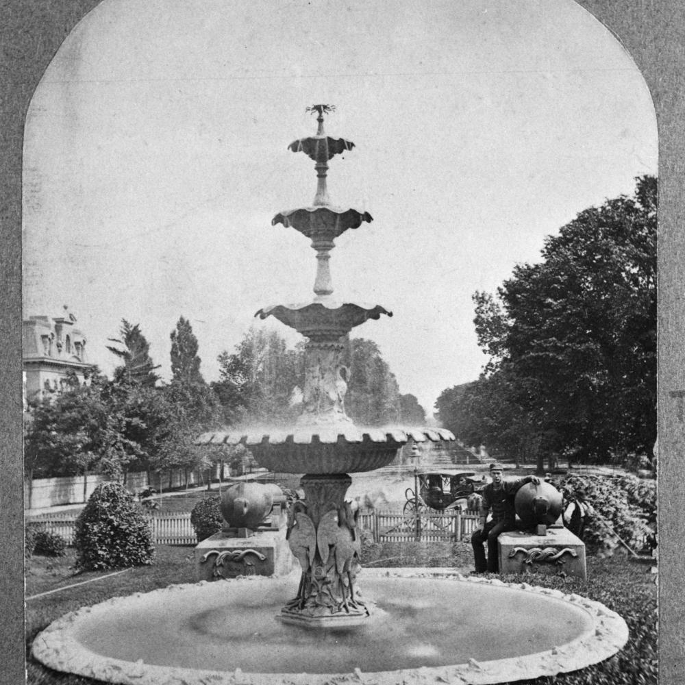 Fontaine à l’entrée de Queen’s Park.